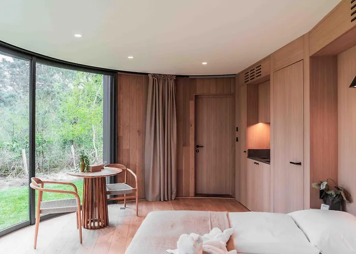 Lumipod - Luxe Glazen Design‑Pod 度假居