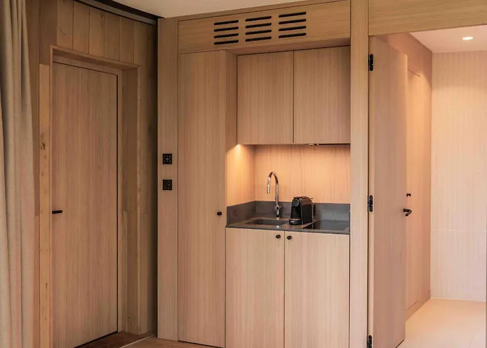 Lumipod - Luxe Glazen Design‑Pod 度假居 *